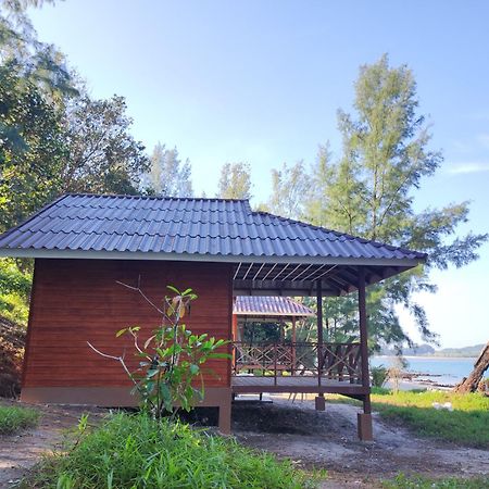 Jansom Bungalow 2 Koh Phayam Exterior photo